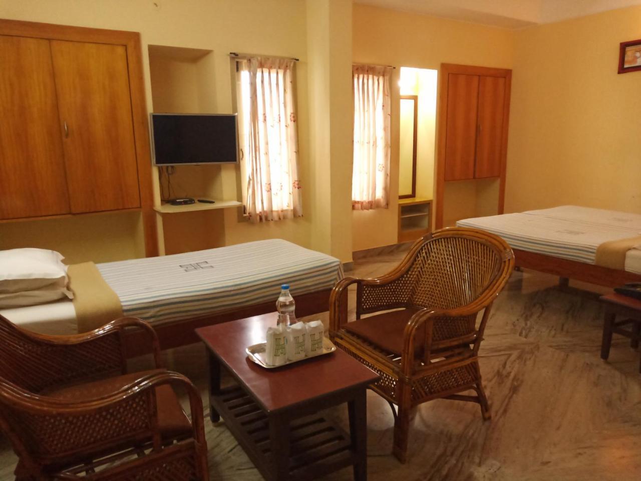 Hotel Victoriyah 坦贾武尔 外观 照片